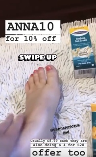 Anna Williamson feet photo thumbnail