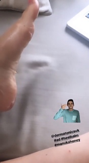 Anna Williamson feet photo thumbnail