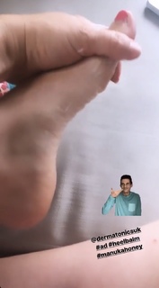 Anna Williamson feet photo thumbnail