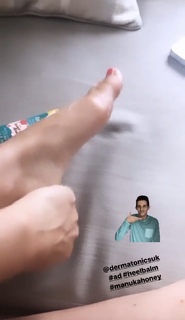 Anna Williamson feet photo thumbnail