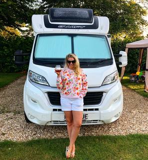 Anna Williamson feet photo thumbnail