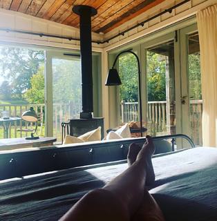 Anna Williamson feet photo thumbnail