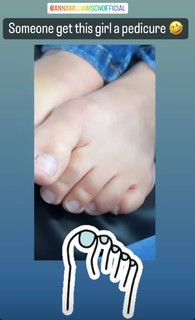 Anna Williamson feet photo thumbnail