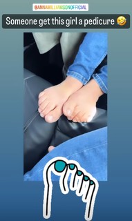 Anna Williamson feet photo thumbnail