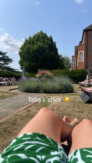 Anna Williamson feet photo thumbnail