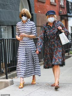 Anna Wintour feet photo 7