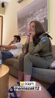 Anna Zak feet photo thumbnail