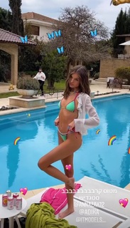 Anna Zak feet photo thumbnail