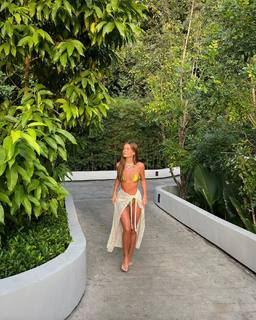 Anna Zak feet photo thumbnail