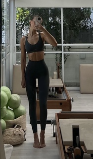 Anna Zak feet photo thumbnail