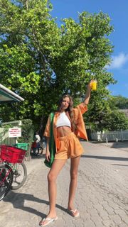 Anna Zak feet photo thumbnail