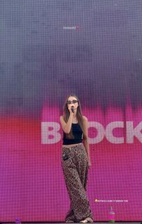 Anna Zak feet photo thumbnail