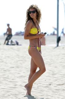 AnnaLynne McCord feet photo thumbnail