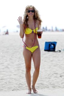 AnnaLynne McCord feet photo thumbnail