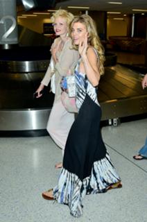AnnaLynne McCord feet photo thumbnail