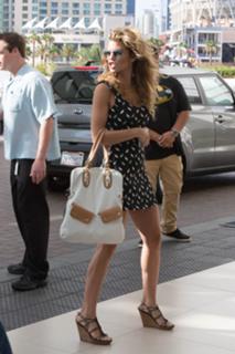 AnnaLynne McCord feet photo thumbnail