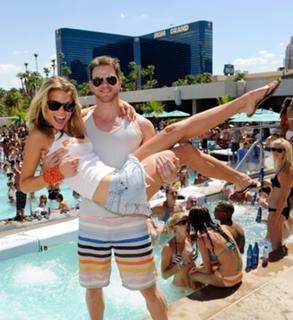 AnnaLynne McCord feet photo thumbnail