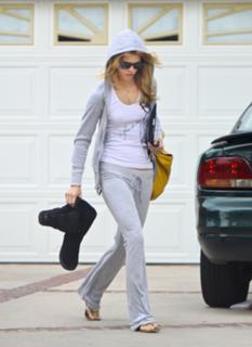 AnnaLynne McCord feet photo thumbnail