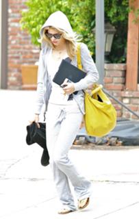 AnnaLynne McCord feet photo thumbnail