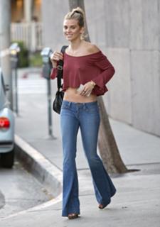 AnnaLynne McCord feet photo thumbnail