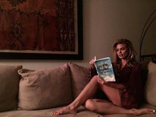 AnnaLynne McCord feet photo thumbnail