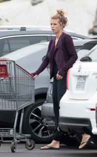 AnnaLynne McCord feet photo thumbnail