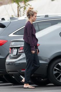 AnnaLynne McCord feet photo thumbnail