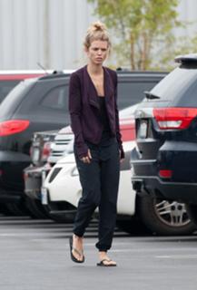 AnnaLynne McCord feet photo thumbnail