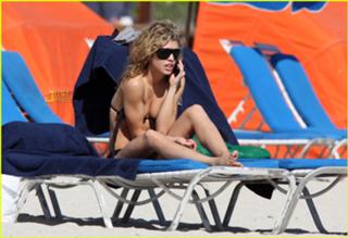 AnnaLynne McCord feet photo thumbnail