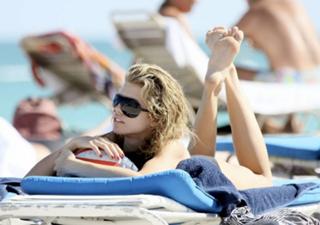 AnnaLynne McCord feet photo thumbnail