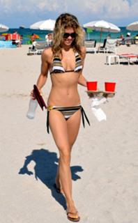 AnnaLynne McCord feet photo thumbnail
