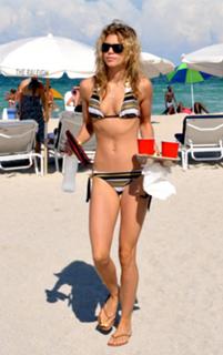 AnnaLynne McCord feet photo thumbnail