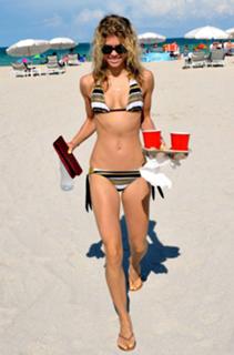 AnnaLynne McCord feet photo thumbnail