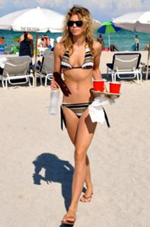 AnnaLynne McCord feet photo thumbnail