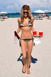 AnnaLynne McCord feet photo thumbnail