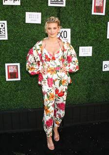 AnnaLynne McCord feet photo thumbnail
