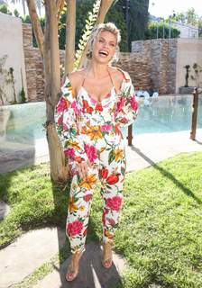 AnnaLynne McCord feet photo thumbnail