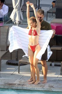 AnnaLynne McCord feet photo thumbnail