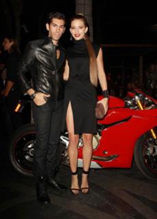 AnnaLynne McCord feet photo thumbnail