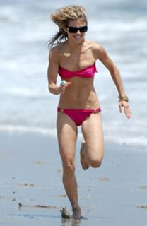 AnnaLynne McCord feet photo thumbnail