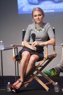 AnnaSophia Robb feet photo thumbnail