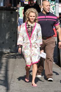 AnnaSophia Robb feet photo thumbnail