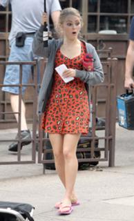 AnnaSophia Robb feet photo thumbnail
