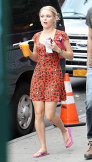 AnnaSophia Robb feet photo thumbnail