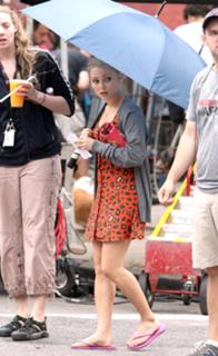 AnnaSophia Robb feet photo thumbnail
