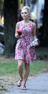 AnnaSophia Robb feet photo thumbnail