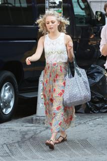 AnnaSophia Robb feet photo thumbnail