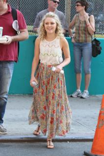 AnnaSophia Robb feet photo thumbnail