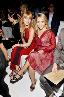 AnnaSophia Robb feet photo thumbnail
