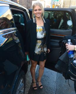 AnnaSophia Robb feet photo thumbnail
